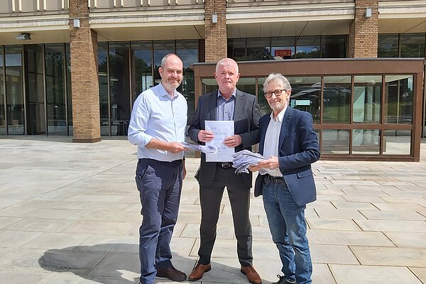 Councillors Roper and Riley hand our petition to CEO Tom McCabe at County Hall